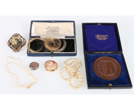 Ciro seed pearl necklet, with '9ct' clasp, a cameo brooch, a medal and other items.