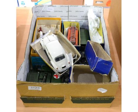 Dinky military, assorted unboxed models, a Corgi bloodhound (boxed) and a few others 