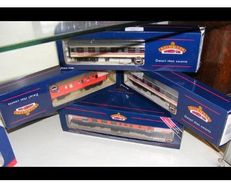 A boxed Bachmann coach, together with four others 