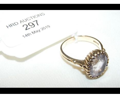 A 9ct gold lady's dress ring 