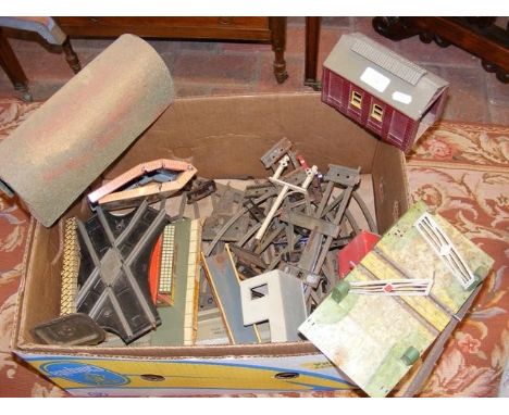 Selection of O gauge track, outbuildings, etc. 