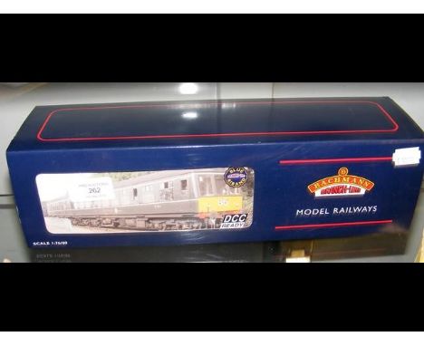 A boxed Bachmann Class 108 DMU 2 Car Set 
