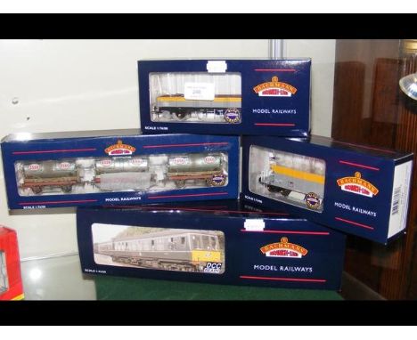 A boxed Bachmann DMU 2 Car Set, together with tankers and other 