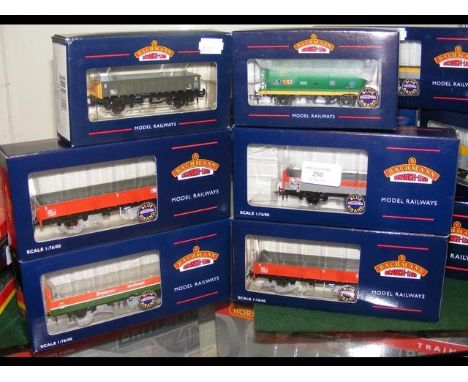 Six boxed Bachmann rolling stock 