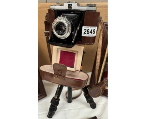 A vintage Nettar 35mm camera on tripod