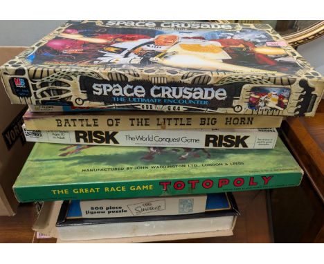 'Space Crusade' boxed space marine game, a selection of other vintage games.