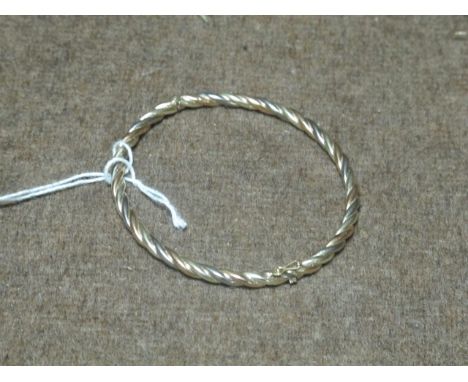 A ROBA 9CT ROPE GOLD BANGLE
