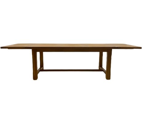 Manor Oak - light oak rectangular dining table, with two leaves.Dimensions: Height:&nbsp;76cm&nbsp; Length/Width:&nbsp;191/29