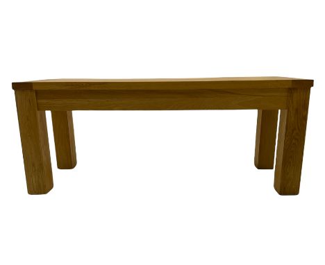 Solid light oak rectangular bench seatDimensions: Height:&nbsp;45cm&nbsp; Length/Width:&nbsp;110cm&nbsp; Depth/Diameter:&nbsp