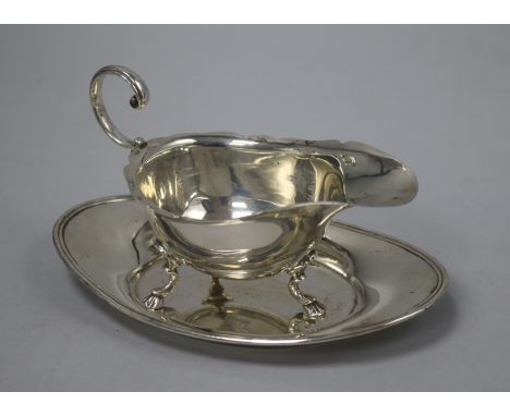 An American sterling silver sauce boat and stand, stand 14.2cm.