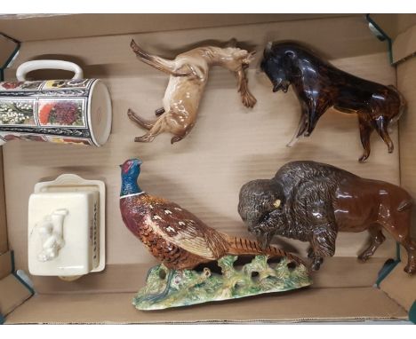 Damaged Beswick figures to include Pheasant 1225, Byson, stag together with Italian Art Glass Bull etc (1 tray) 