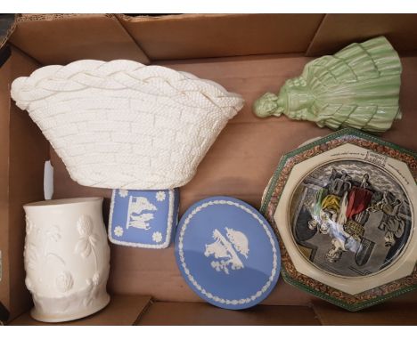 A mixed collection of ceramic items to include Spode Velamour vase and basket weave effect planter, Wedgwood Jasper ware item