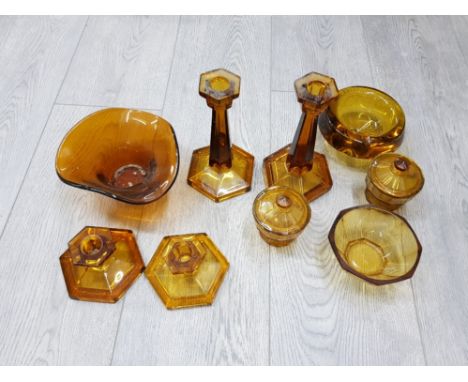 VINTAGE DAVIDSON AMBER DRESSING TABLE PIECES AND OTHERS