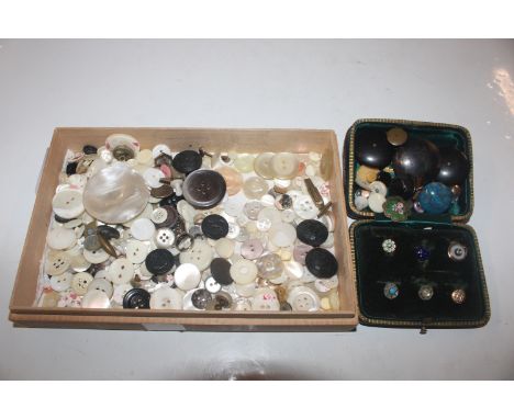 A box containing mother of pearl and other buttons, collar studs etc.