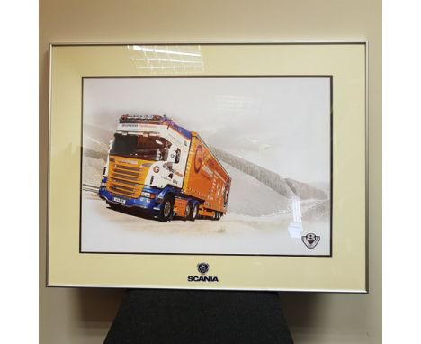 88.5x68.5 cm / 35x27 Inch Framed Picture Grampian R730 Curtainside - Scale: - Model Code: - Certificate: - Lot Condition: - M