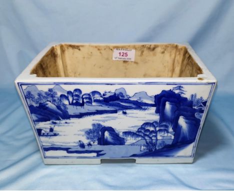 A Chinese blue &amp; white porcelain rectangular planter, 16 cm x 124 cm x 14 cm 