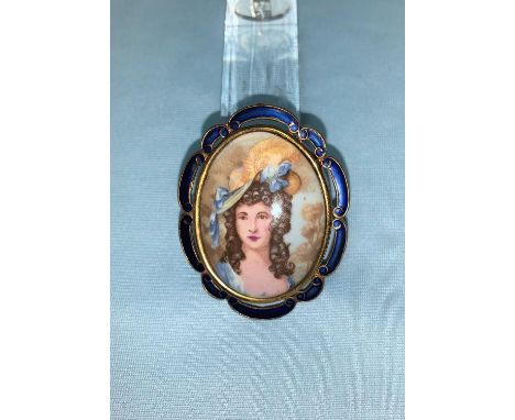A Victorian style brooch in gilt metal, porcelain and enamel 