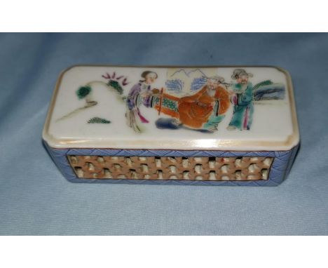 A Chinese porcelain box with pierced side decoration, top with hand painted scene, mark to base, 10 cm x 4 cm x 3 cm 