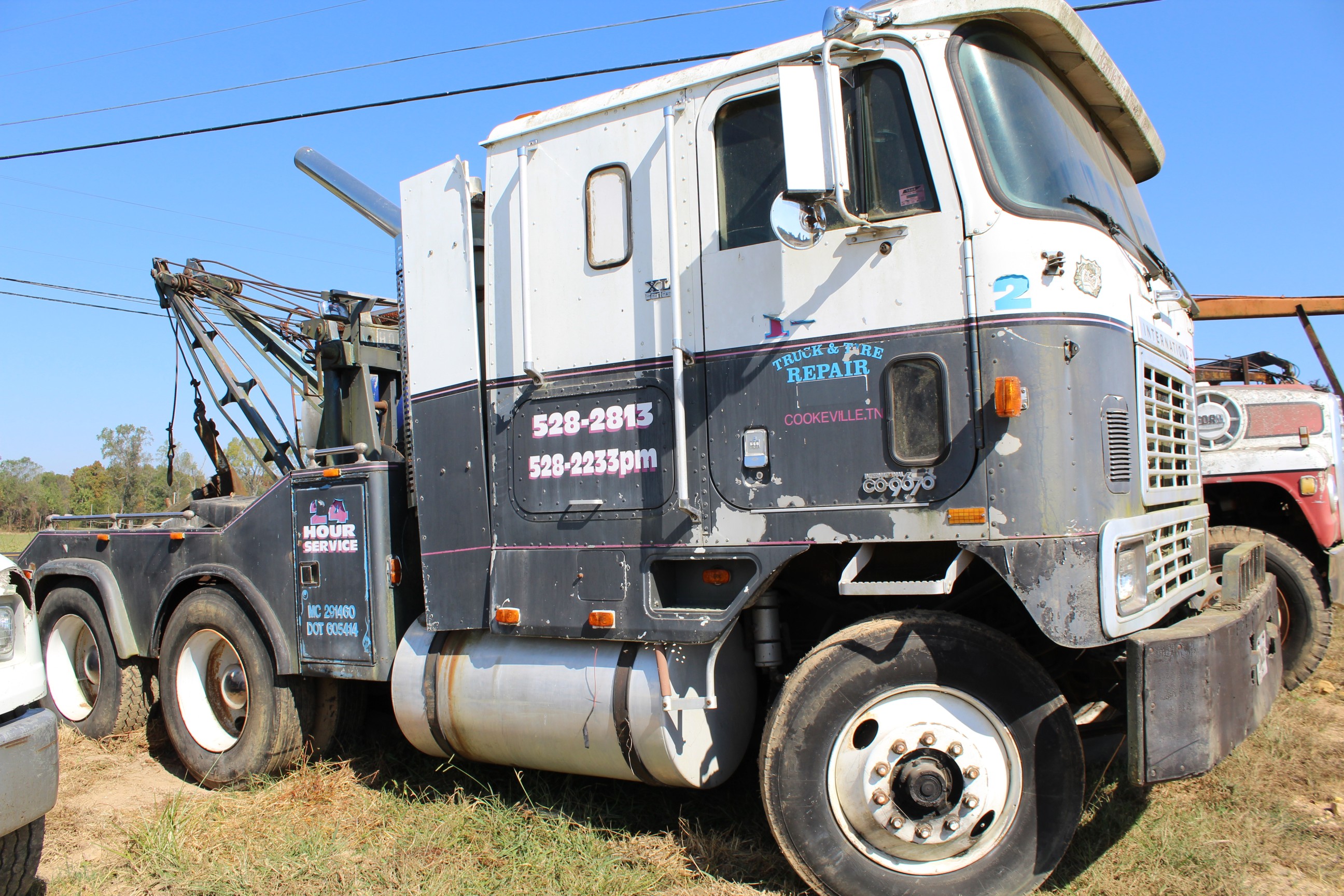 International C09670 Cab Over Wrecker w/ Holmes 600 Wrecker Bed