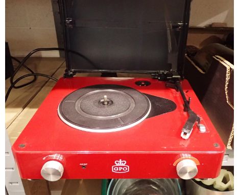 GPO Stylo, three speed record player, working at lotting. P&P Group 2 (£18+VAT for the first lot and £3+VAT for subsequent lo