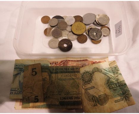 Mixed world coins and banknotes. P&amp;P Group 1 (£14+VAT for the first lot and £1+VAT for subsequent lots) 