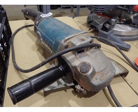 Makita corded angle grinder. Not available for in-house P&PAll electrical items in this lot have been PAT tested for safety a