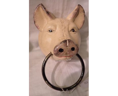 Cast iron pigs head towel hook, H: 20 cm. P&amp;P Group 1 (£14+VAT for the first lot and £1+VAT for subsequent lots) 