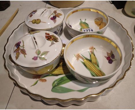 Five pieces of Royal Worcester porcelain in the Evesham pattern, slight wear to gilt but no chips or cracks, largest D: 35 cm