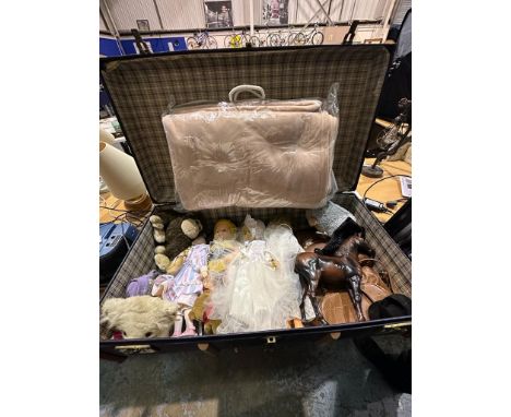 Oak bound trunk with vintage doll contents. Not available for in-house P&amp;P 