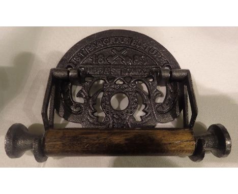 Cast iron St Pancreas toilet roll holder, W: 18 cm. P&amp;P Group 1 (£14+VAT for the first lot and £1+VAT for subsequent lots