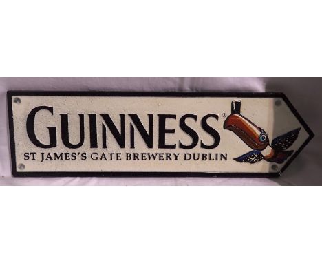 Cast iron Guinness toucan arrow, W: 50 cm. P&amp;P Group 1 (£14+VAT for the first lot and £1+VAT for subsequent lots) 