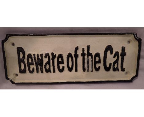 Cast iron Beware of the Cat sign, W: 25 cm. P&amp;P Group 1 (£14+VAT for the first lot and £1+VAT for subsequent lots) 