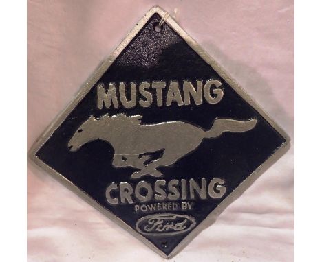 Cast iron Mustang crossing plaque, W: 20 cm. P&amp;P Group 1 (£14+VAT for the first lot and £1+VAT for subsequent lots) 