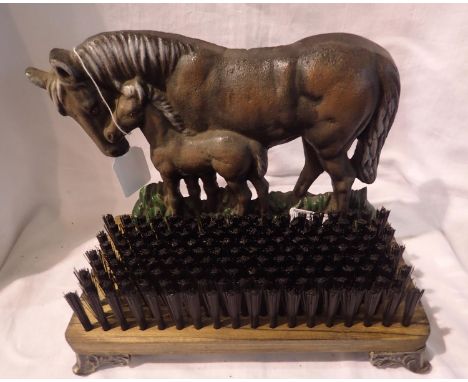 Cast iron horse and foal boot brush on wooden base, H: 25 cm. P&amp;P Group 2 (£18+VAT for the first lot and £3+VAT for subse