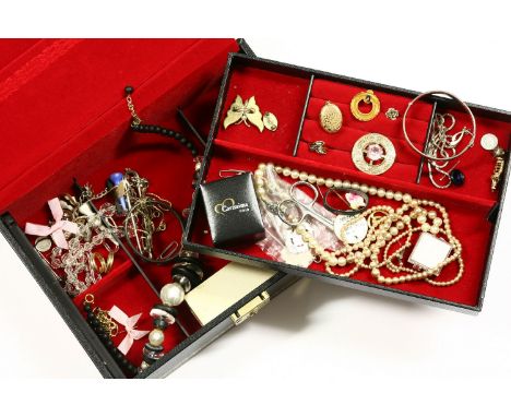 A collection of costume jewellery, to include a gold oval hinge locket, marked 375, 2.31g, a 9ct gold charm of a boot, 4.15g,