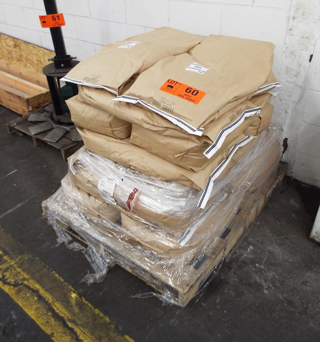 LOT/ BRADY SPC GRANULAR CORN COB NATURAL ABSORBENT (UNCUT)