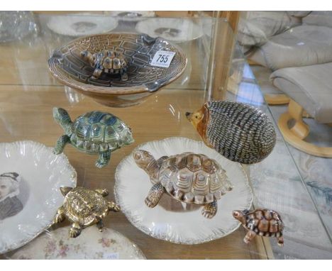 A collection of Wade tortoises and a hedgehog trinket pot.