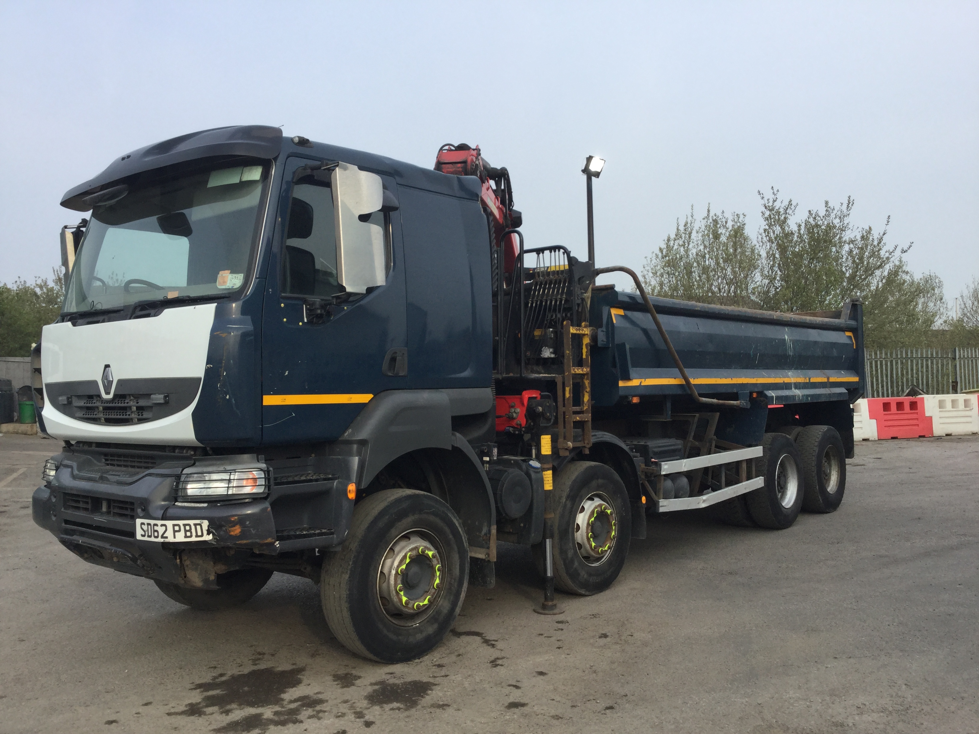 Renault Kerax Tipper Grab Renault Kerax Tipper Grab Sleep Cab 62 Plate kms Tested Until