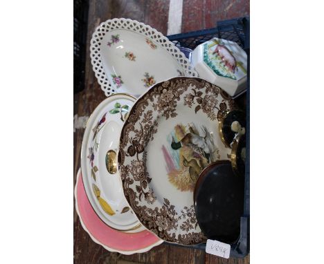 A job lot of misc ceramic items 'no postage available' 
