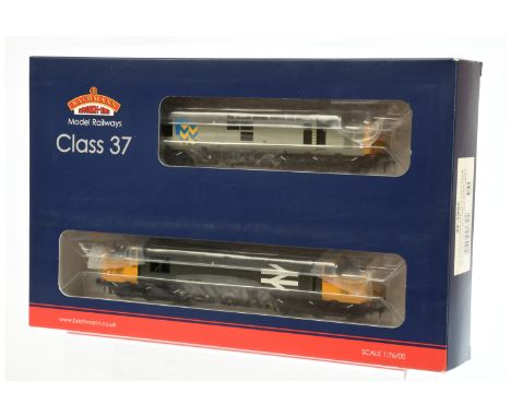 Bachmann OO Gauge 32-390Z (Limited Edition) Class 37/9 Railfreight Twin Pack comprising of No. 37905 and No. 37906, produced 