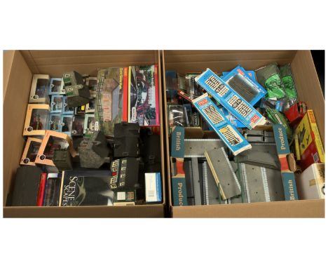 Hornby, Peco, Oxford Diecast + many others, large group of items. To include Hornby Skaledale Platform Footbridge, Dent Snow 