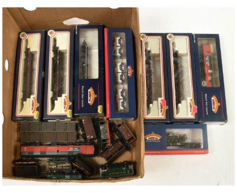 Bachmann OO Group of boxed &amp; unboxed rolling stock. To include 39-183 BR Grey/Red Full Brake BG (NF); 33-854 30 Ton Bogie