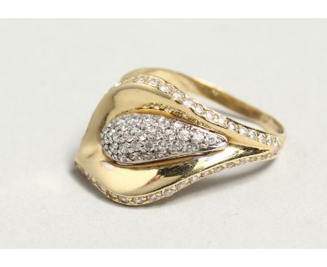 A 14CT GOLD DIAMOND RING.