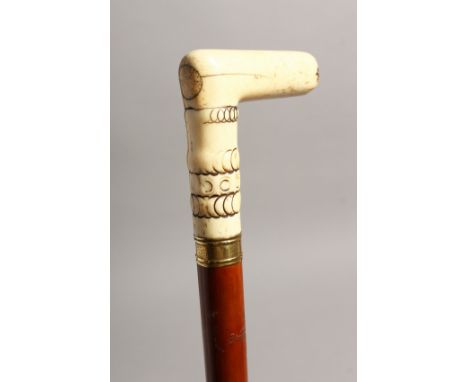 A 19TH CENTURY ALPINE HORN WALKING STICK 35ins long.