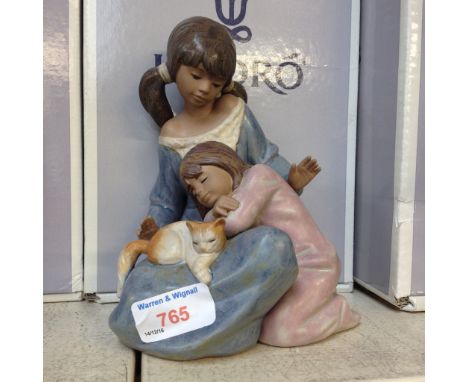 LLADRO FIGURE LITTLE SISTER WITH BOX 17CM