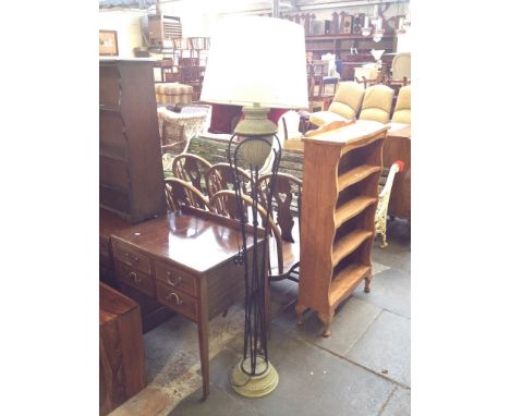 A MODERN STANDARD LAMP. H175CM
