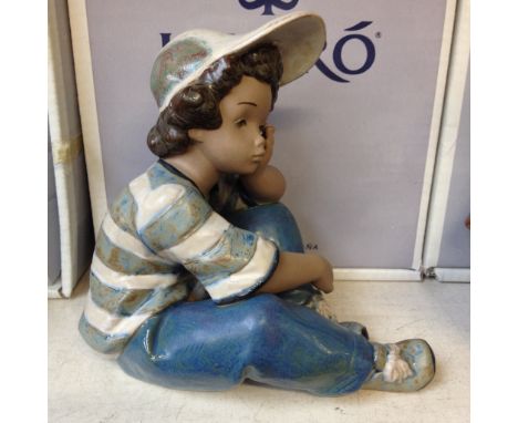 LLADRO FIGURE LONG DAY WITH BOX. 19CM