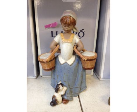 LLADRO FIGURE STEP ASIDE WITH BOX 22CM
