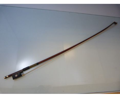 Gunter A Paulus Violin Bow. PV400R. The Screw and Frog inlaid with Gold metal and mother of pearl. Marked *** GUNTER A PAULUS