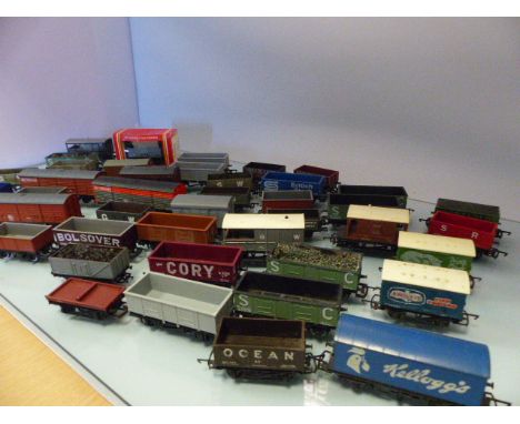 Collection of Hornby and Tri-ang railway carriages